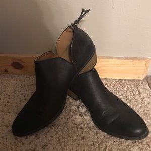 Qupid Black Booties!